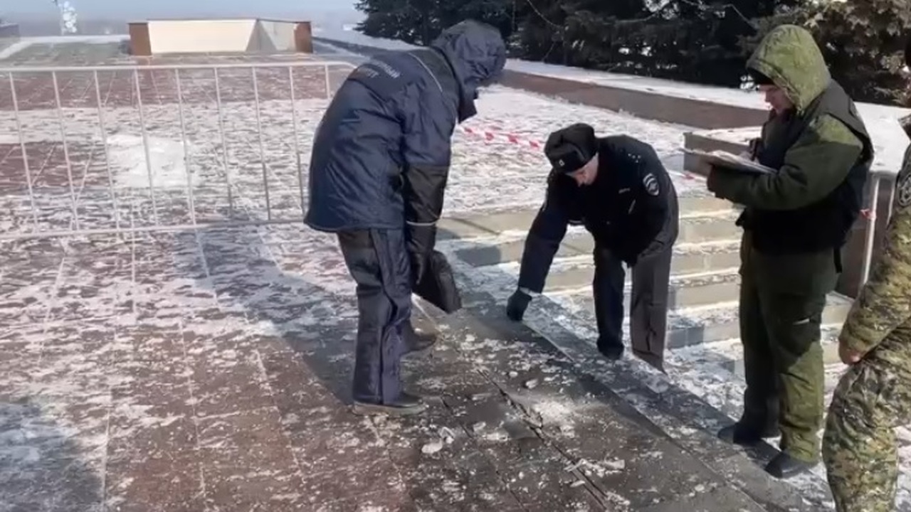 Дело возбуждено по статьям о терроризме и незак...