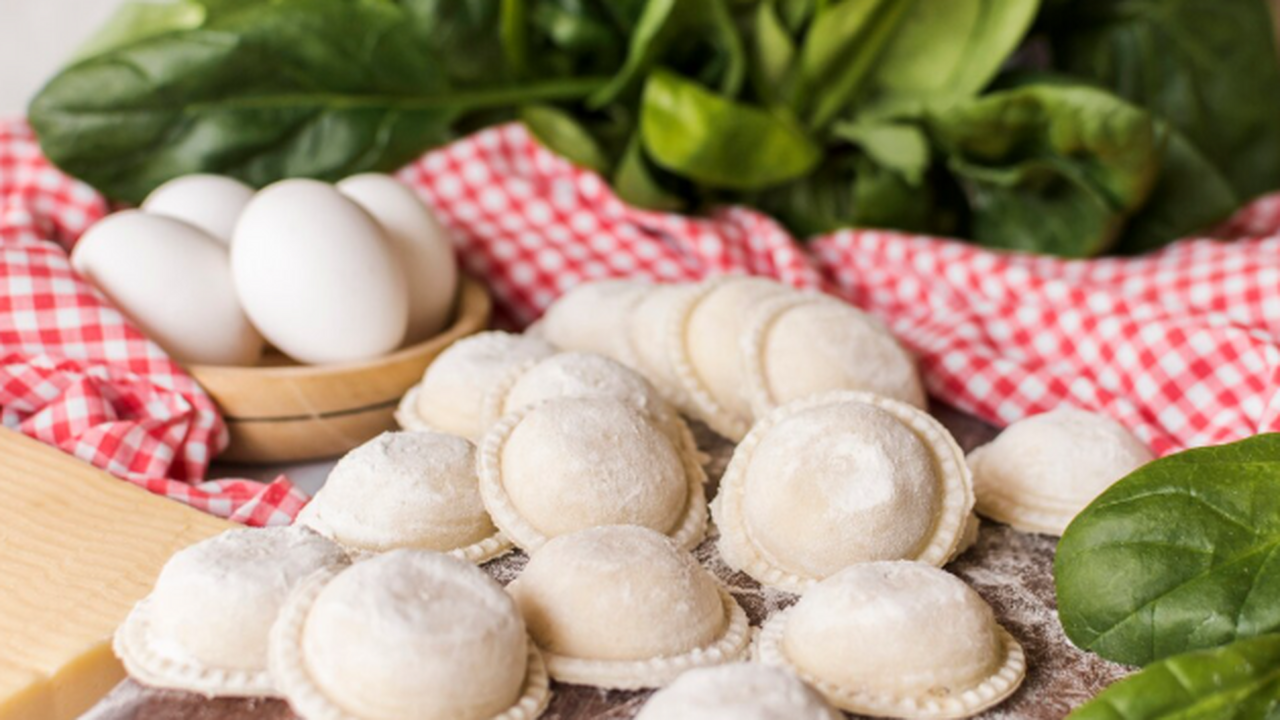 Пельмени станут вкуснее, чем в ресторане: вот что для этого нужно сделать — секрет знают лишь опытные хозяйки Как сделать «обычные» пельмени вкуснее: три доб...