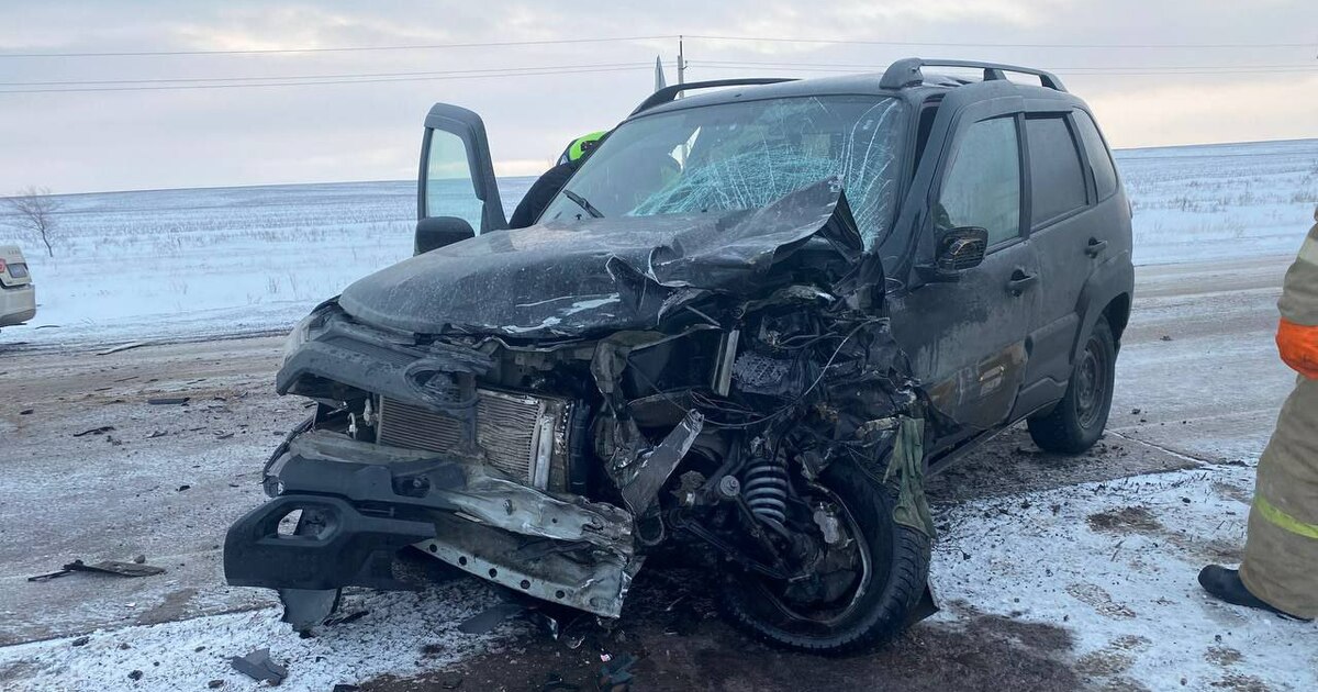 Под Самарой вечером 4 марта произошло лобовое с...