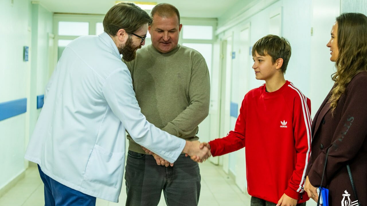 Врачи Клиник СамГМУ спасли спортивную карьеру 13-летнего акробата Врачи удалили нарост размером с кулак взрослого...