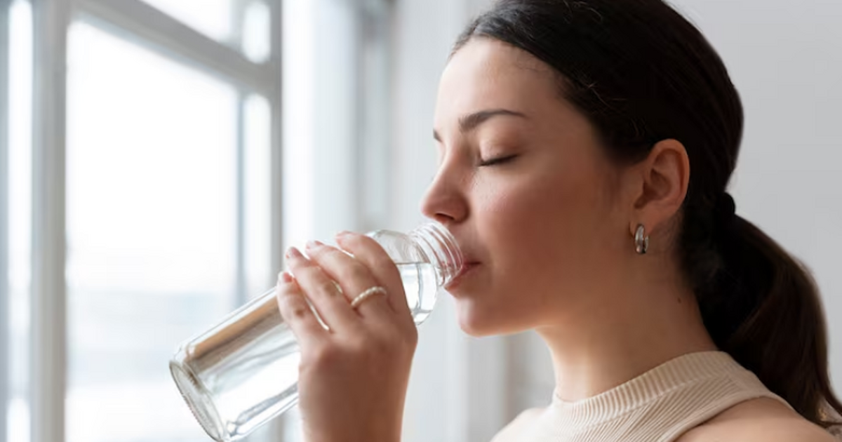 Врач Мясников предупредил об опасности моды на два литра воды в день Мясников призвал россиян осторожно относиться к...