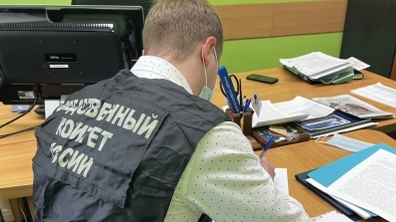 Устроили разборки посреди двора. В Самаре ночью группа мужчин начала непотребства В Самаре ночью на 2 мая на Московском шоссе про...
