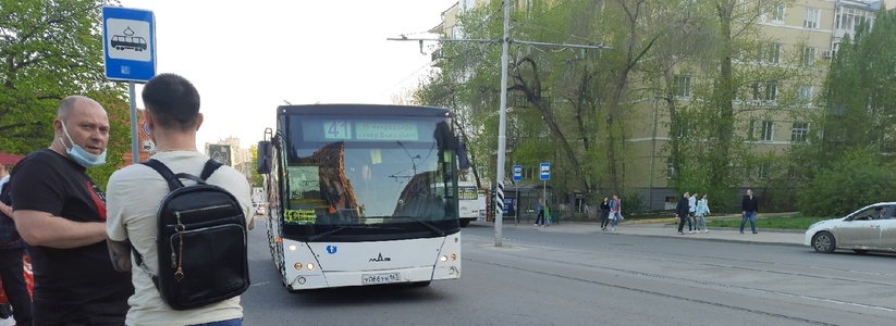 В автобусах Самары пассажиров будут запускать во все двери с 8 июля 2022 года