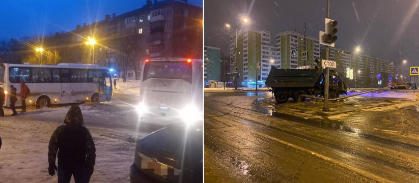 Застрявшие трамваи, аварии и забитые автобусы: какие беды принёс ледяной дождь в Самарской области