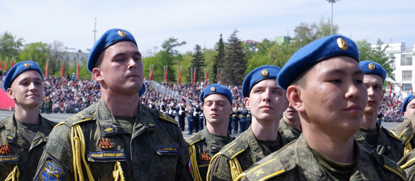 Денежные средства придут на карты военнослужащи...