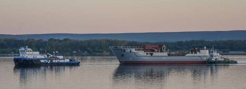 Через Самару из Ярославской области 26 июня 2022 года прошел военный корабль