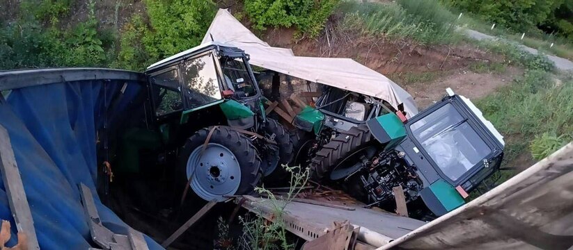 Вчерашним вечером, 29 июня, на территории Кинельского района нашей губернии произошло серьезное дорожно-транспортное происшествие.