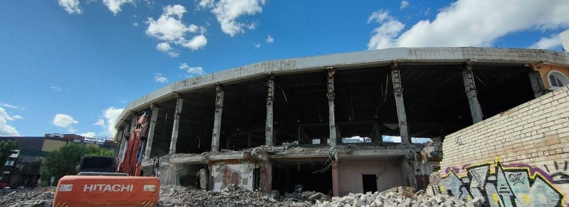 В Самаре полностью снесли ТЦ «Колизей» в Кировском районе 13 июля 2022 года