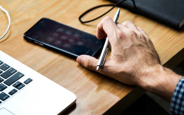 После такой смелой фразы мошенники бросают трубку: реальный способ защитить себя от угрозы