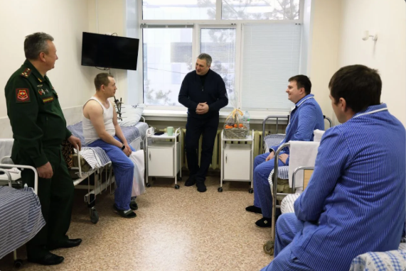 Иван Носков поздравил бойцов СВО и врачей военного госпиталя с праздником