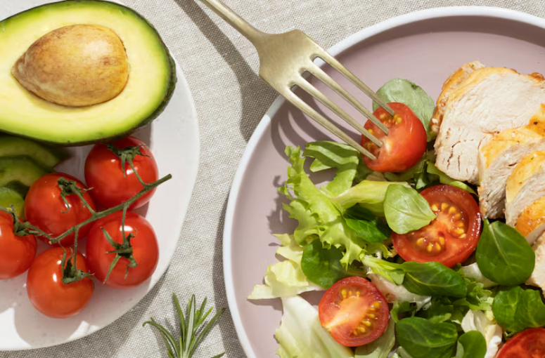 Сохранять вес можно без диет: врачи раскрыли простой способ питания