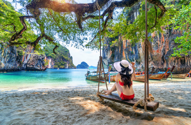 Всё больше россиян выбирают «долгий отдых» и остаются зимовать в Таиланде