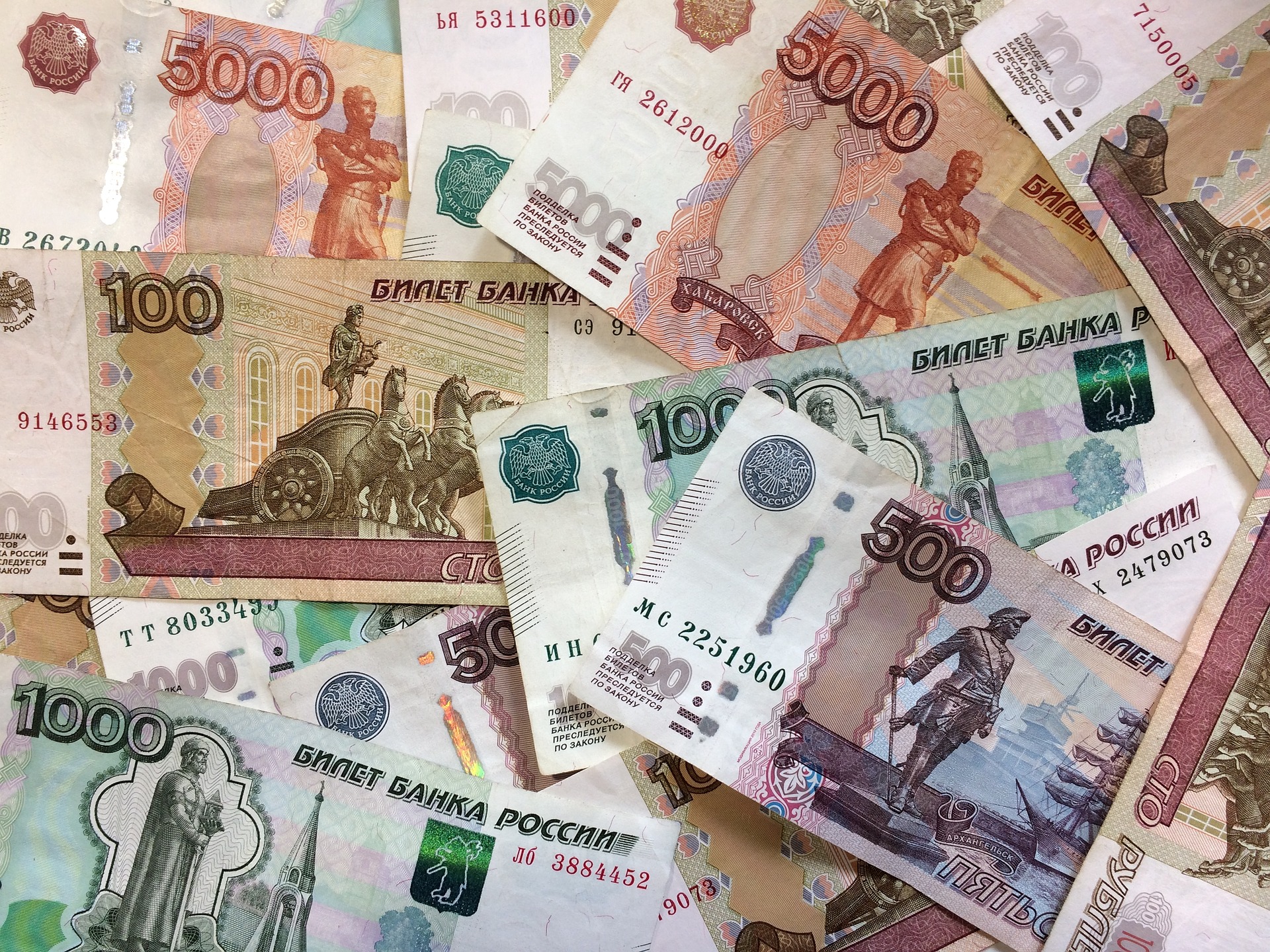 В Самаре 28-летний мужчина расплатился за доставку поддельной купюрой в 5 тысяч рублей 