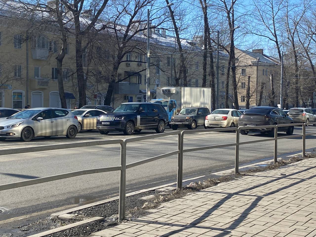 В Самаре 18 марта 2022 года на Московском шоссе от "Скалы" образовалась 6-бальная пробка
