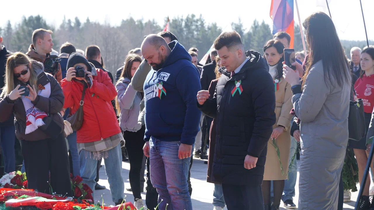 В Самаре актив «Молодой Гвардии Единой России» почтил память жертв Хатынской трагедии