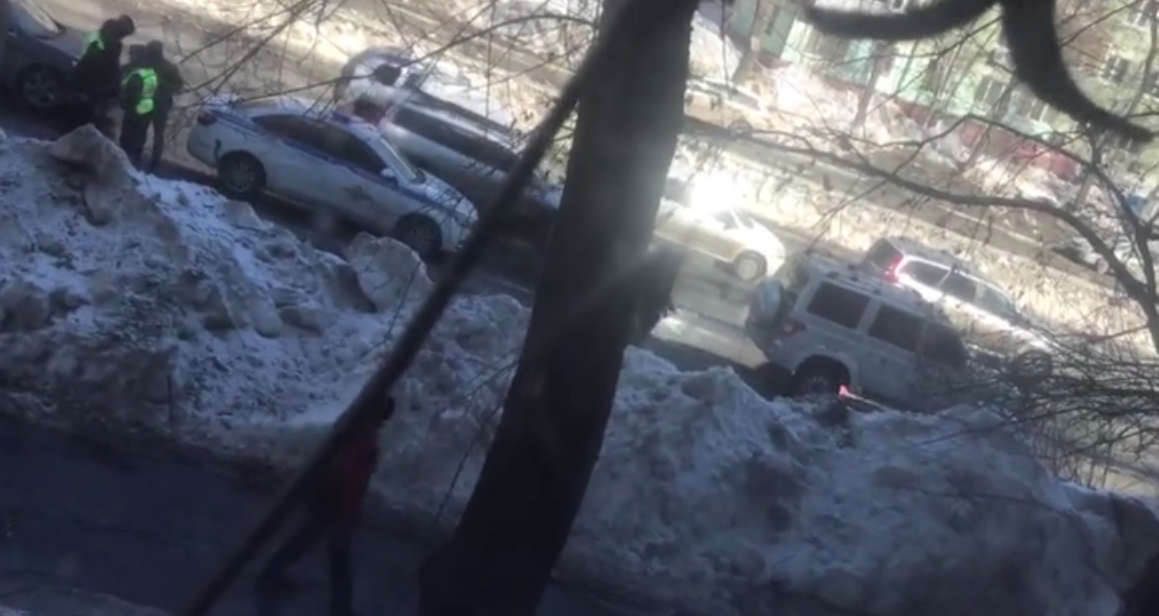 В Самаре 22 марта на улице Гагарина люди в масках вытащили водителя Lexus из автомобиля