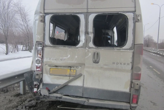 В ДТП с маршруткой и фурой в Самарской области пострадали 4 человека
