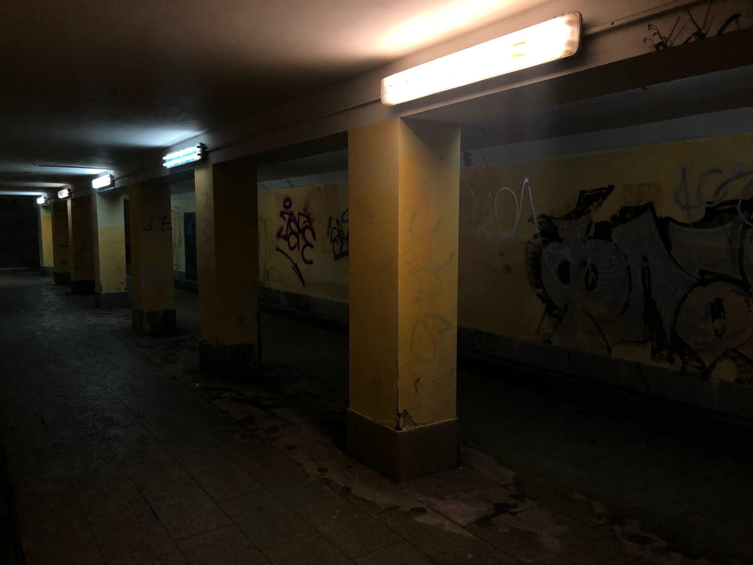 В Самаре на Московском шоссе затопило подземный переход у ТЦ Империя