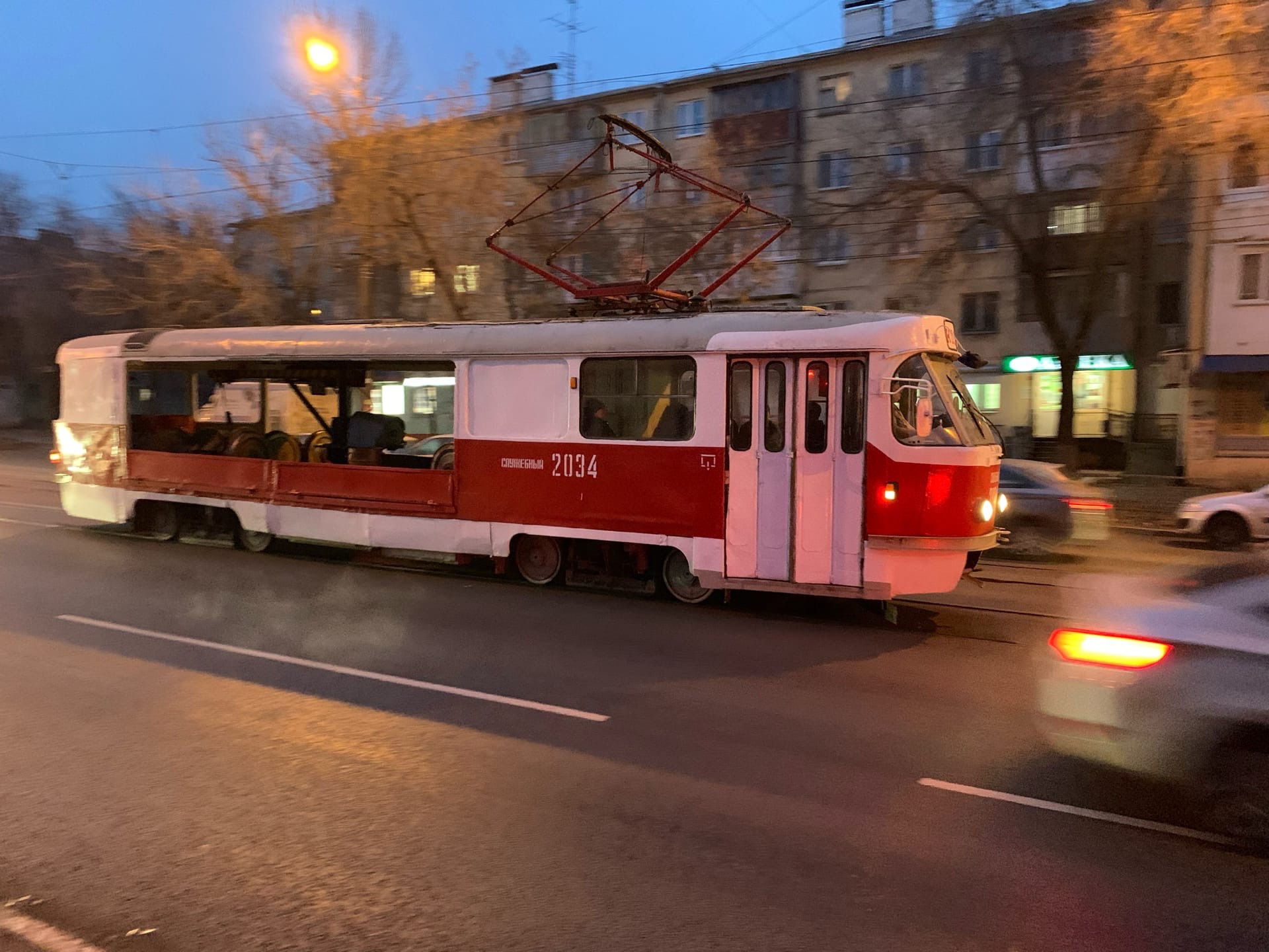 Самарским водителям трамваев выплатят по 100 тысяч рублей и повысят зарплаты на 20%