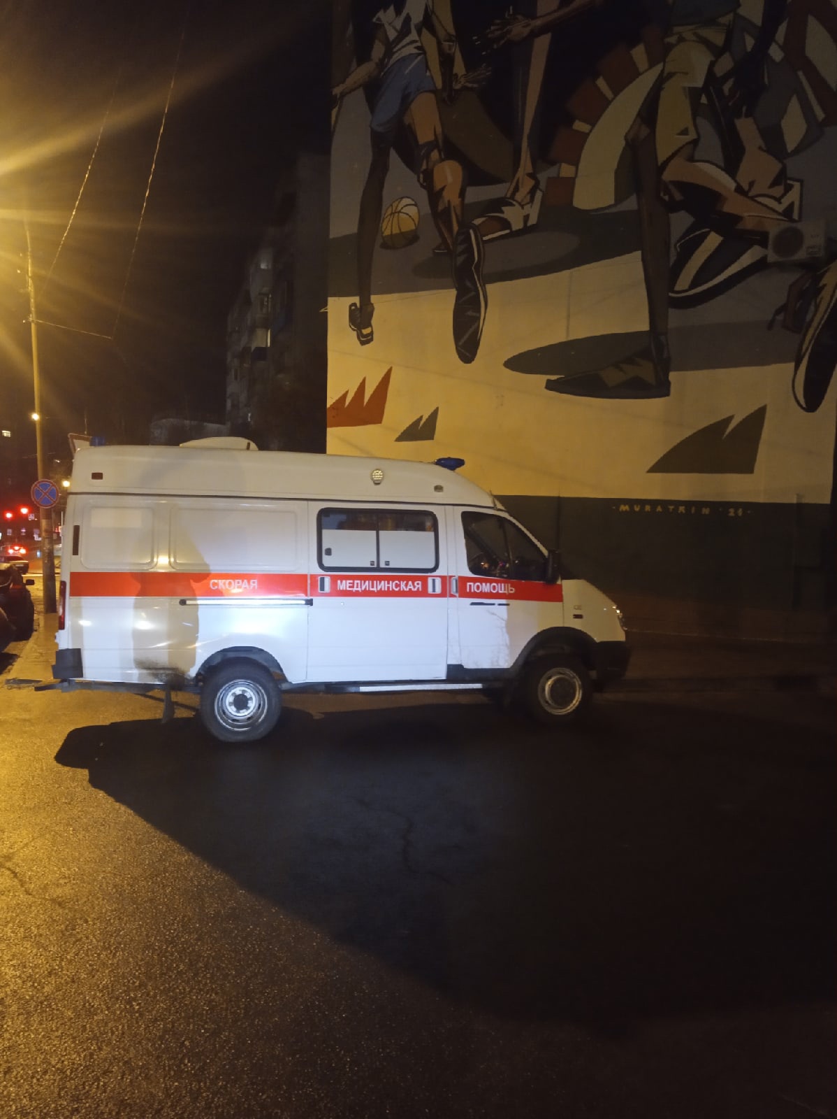 Появилось видео опроса водителя иномарки Volkswagen Polo после ДТП у Фрунзенского моста