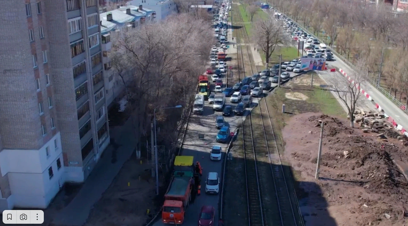 В субботу 16 апреля 2022 года в Самаре на Ново-Садовой образовалась гигантская пробка