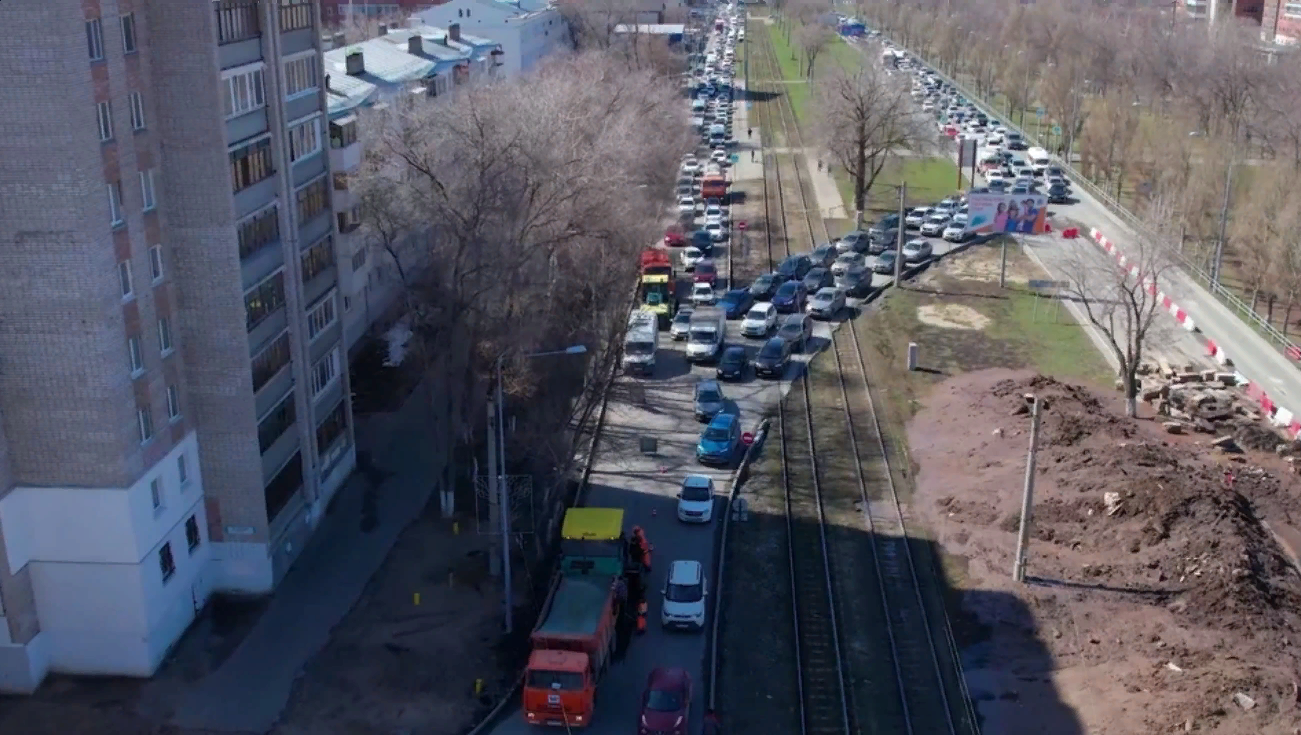 В субботу 16 апреля 2022 года в Самаре на улице Ново-Садовой выросла 5-балльная пробка