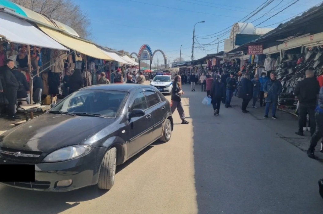 В Самаре на Кировском рынке 16 апреля 2022 года водитель Chevrolet Lacetti сбил пешехода