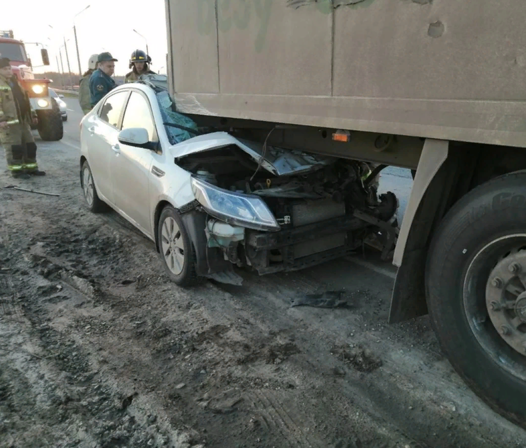 В Самарской области 23 апреля 2022 года погиб водитель Kia Rio в столкновении с грузовиком