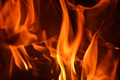 В апреле 2022 года 86-летняя пенсионерка сгорела в собственном доме во время молитвы