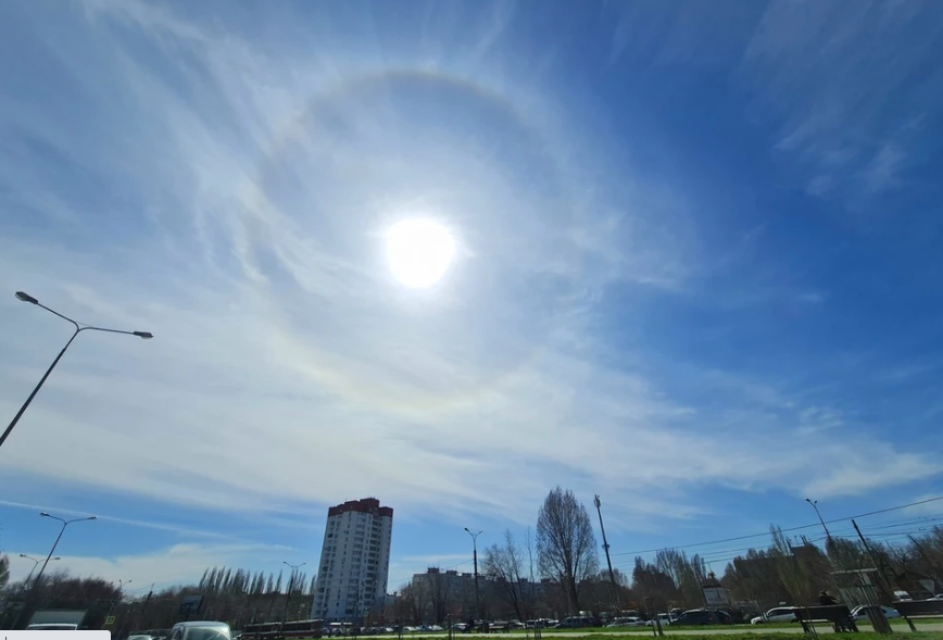 В Самаре в апреле 2022 года 2-й раз засняли на фото в небе редкое атмосферное явление гало