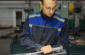 Первые шаги в профессию: на «Строммашине» старт...