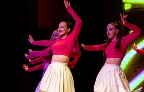 «Мы буквально жили на танцах»: самарская танцовщица рассказала, что скрывается за красивой картинкой профессии