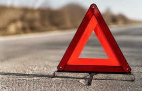 В Самаре водитель Skoda врезался в опору и погиб