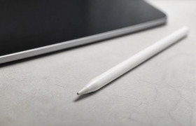 В комплекте со складным ноутбуком Huawei MateBo...
