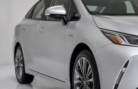 Geely запустила продажи гибридного седана Prefa...