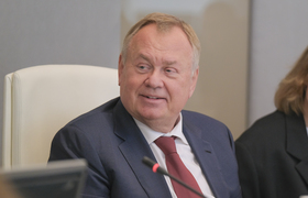 Андрей Костин посоветовал хранить деньги на деп...